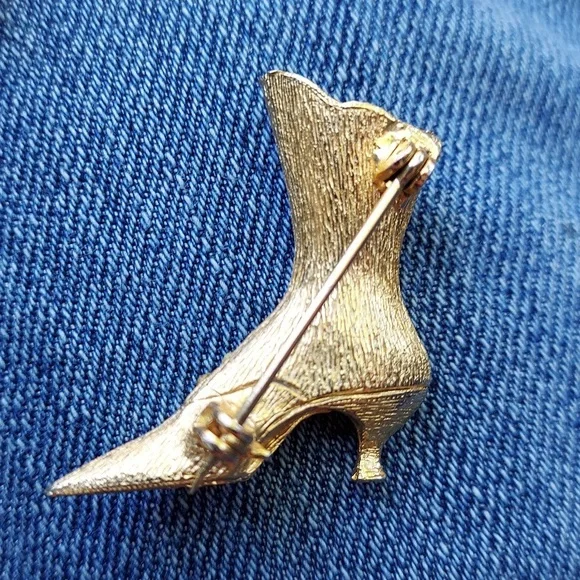 Goldtone vintage shoe shaped marked brooch lot - Picture 4 of 5